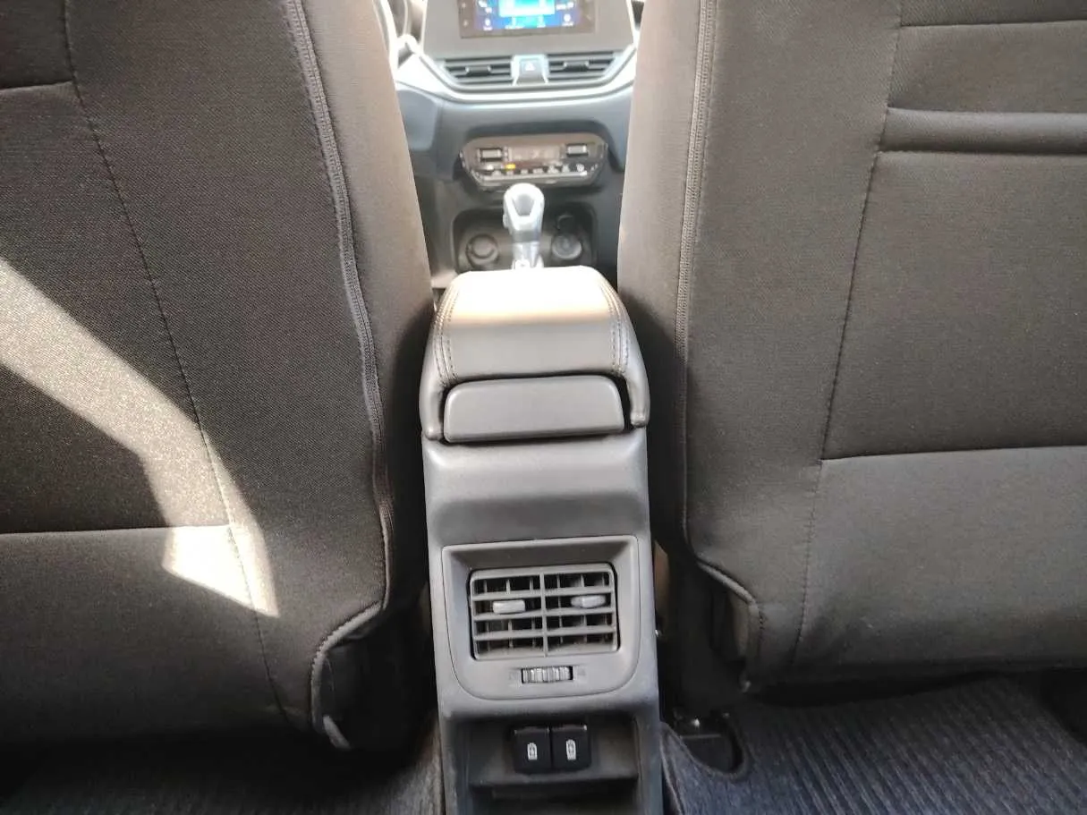 Car image 25