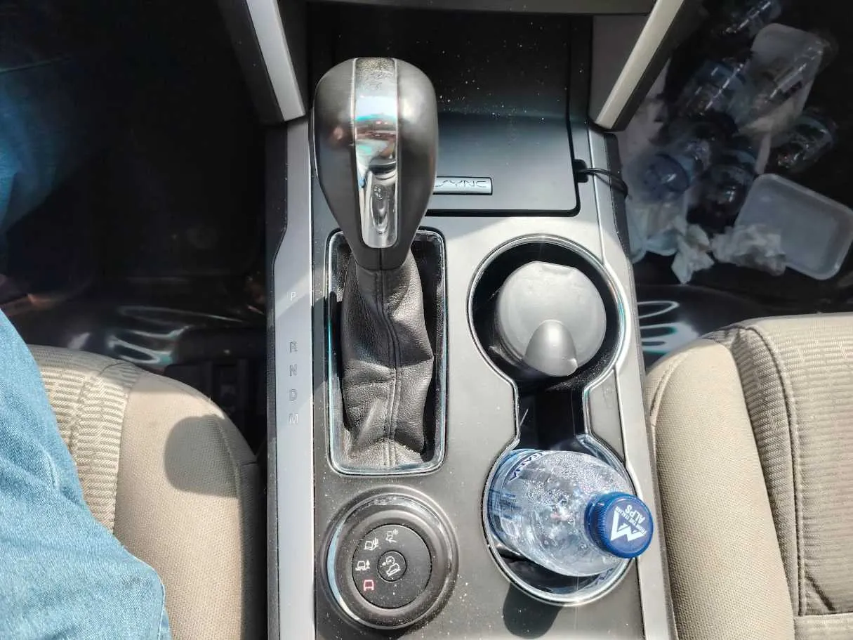 Car image 26