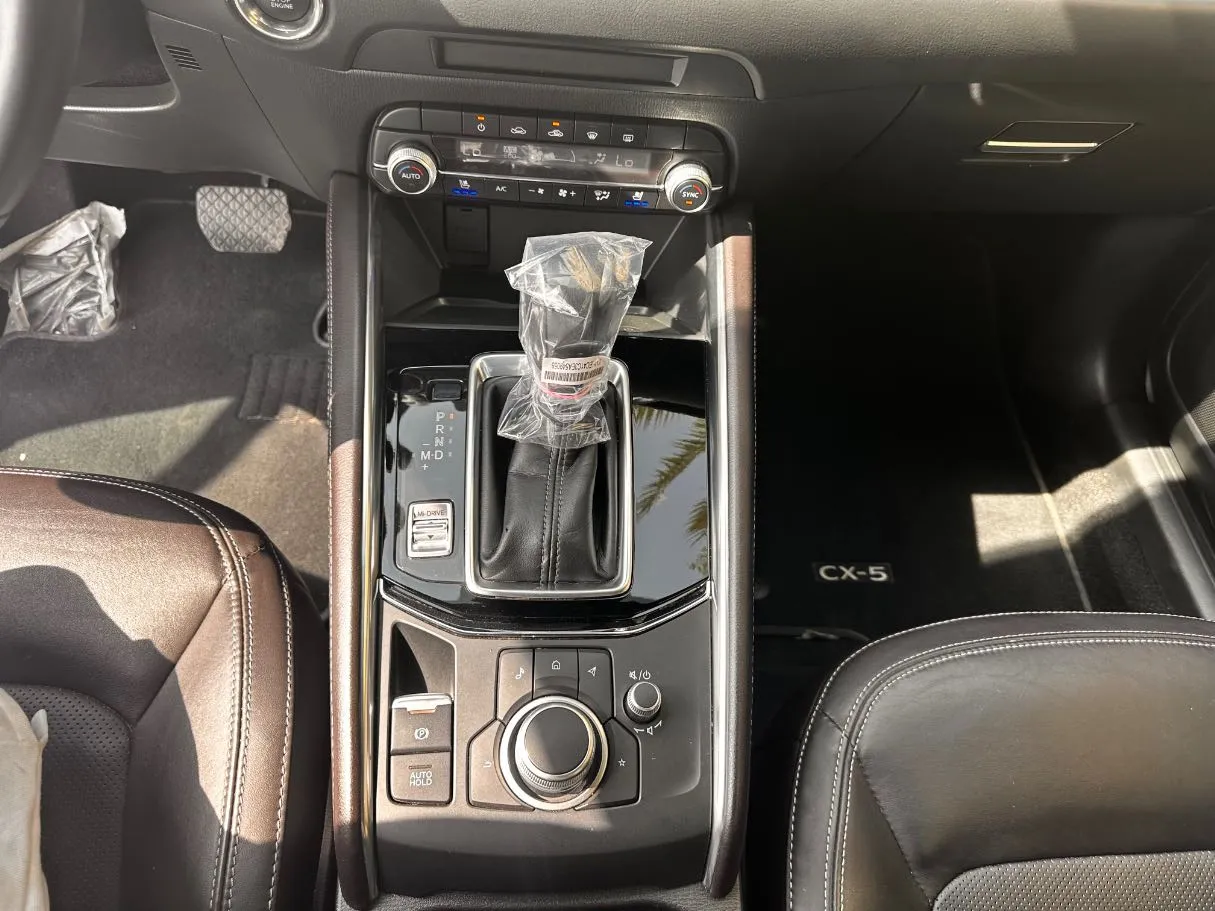 Car image 17