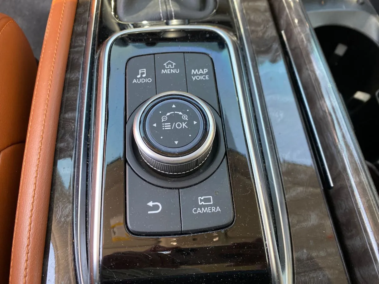 Car image 16