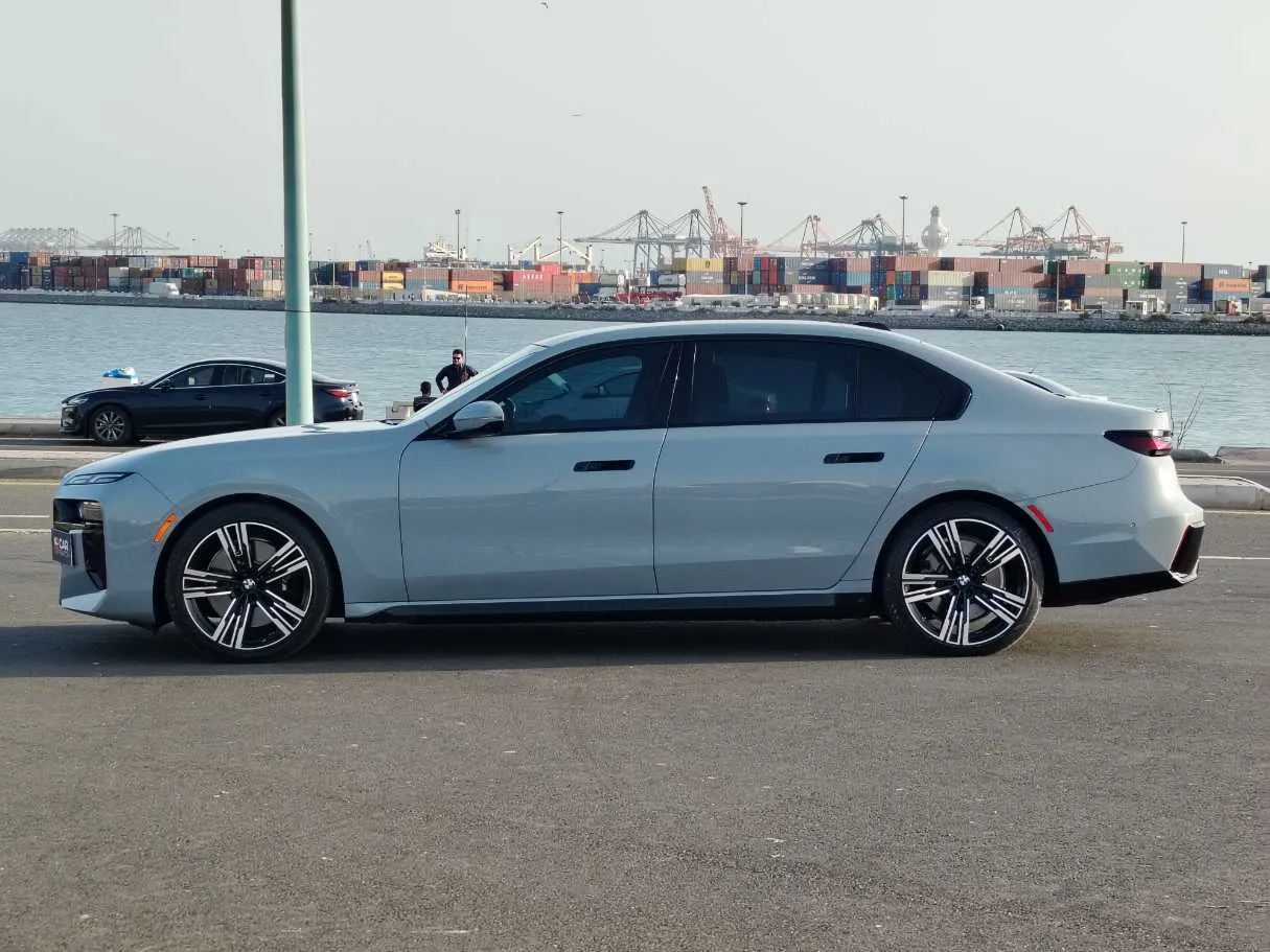 Car image 8