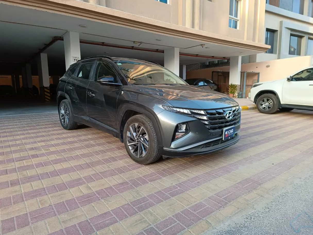 Car image 3