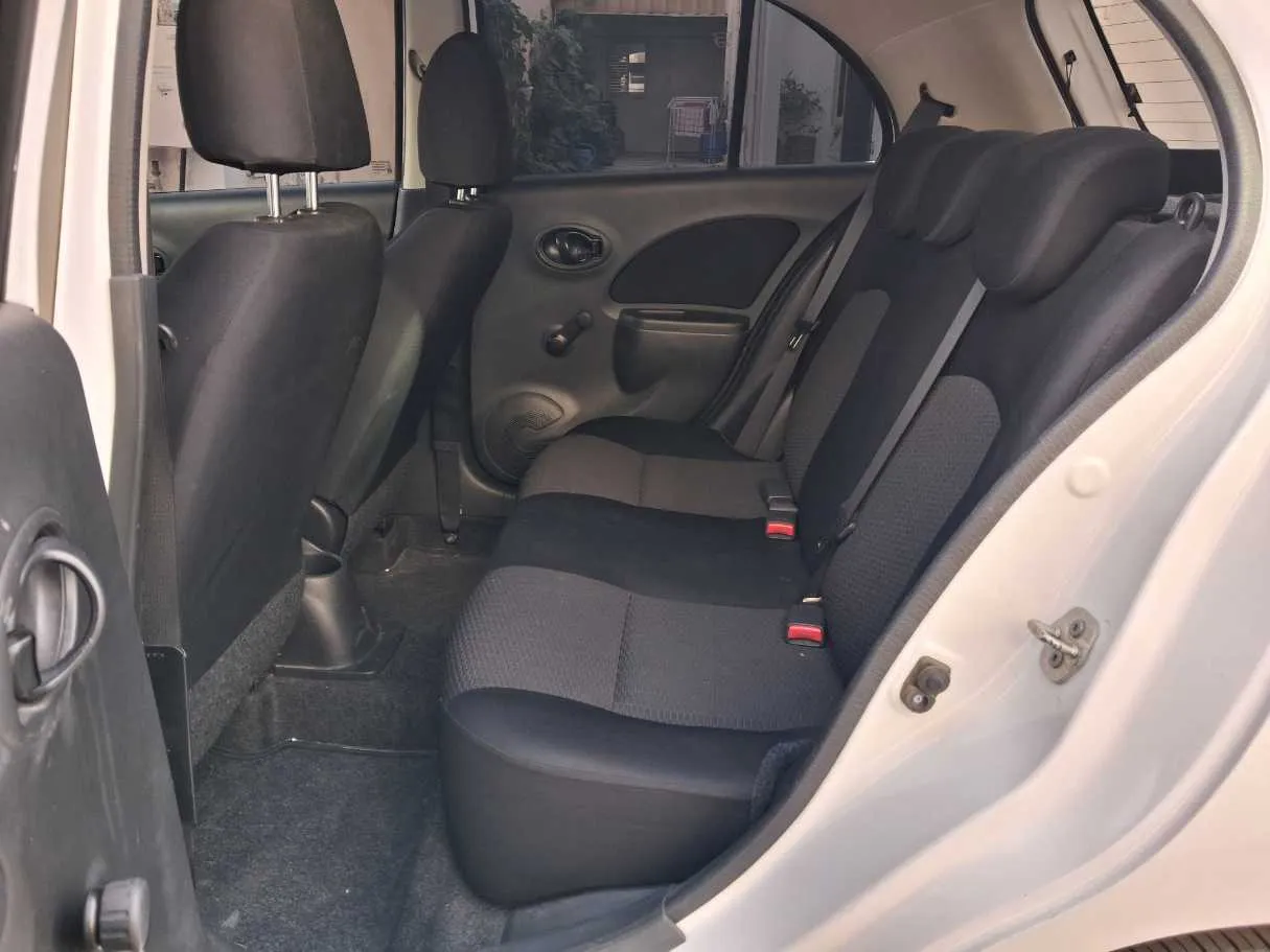 Car image 13