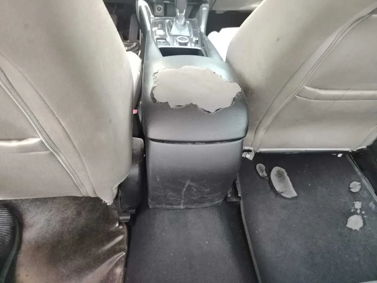 Car image 32