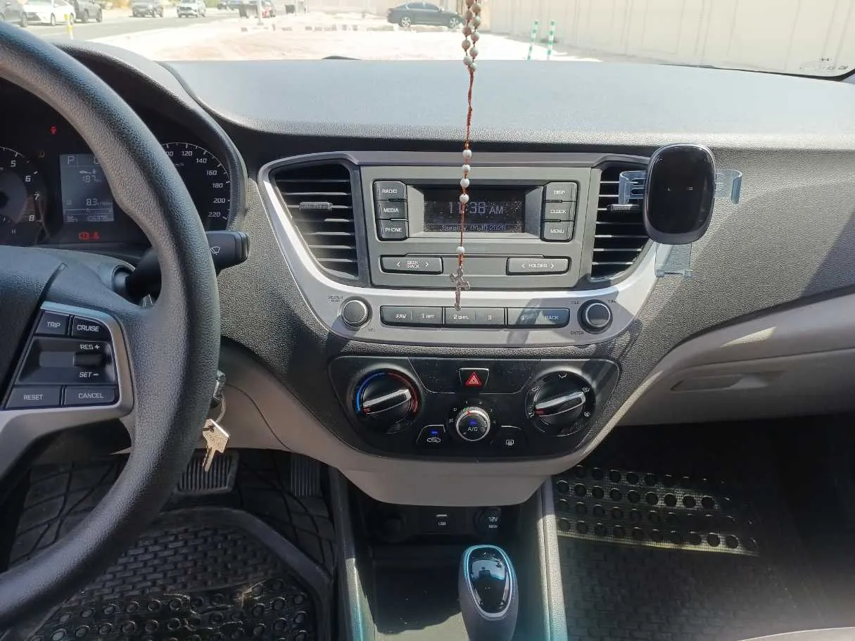 Car image 16