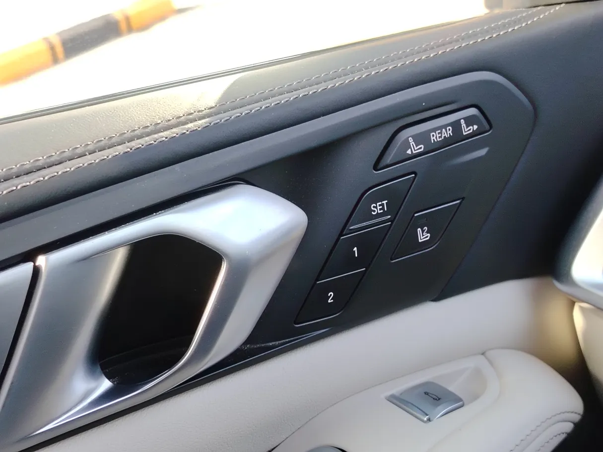 Car image 34