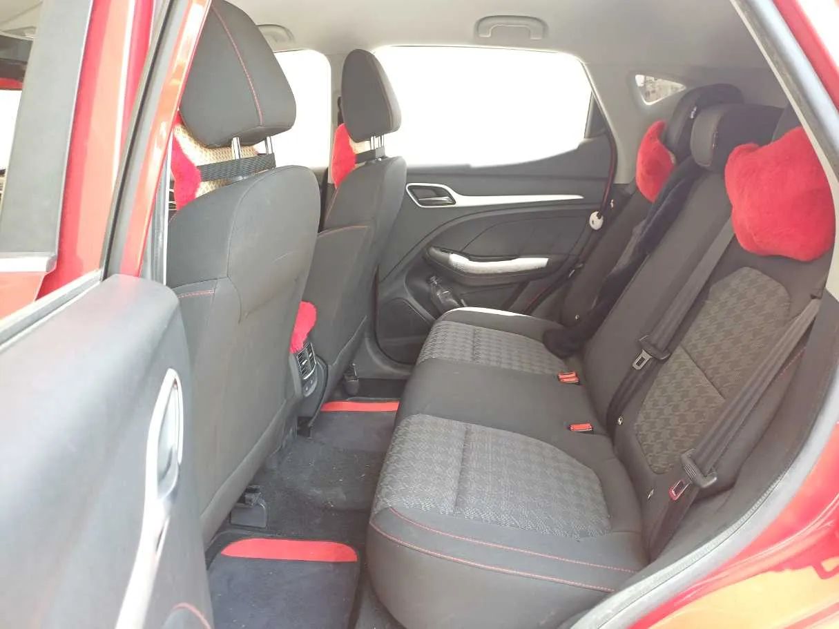 Car image 13