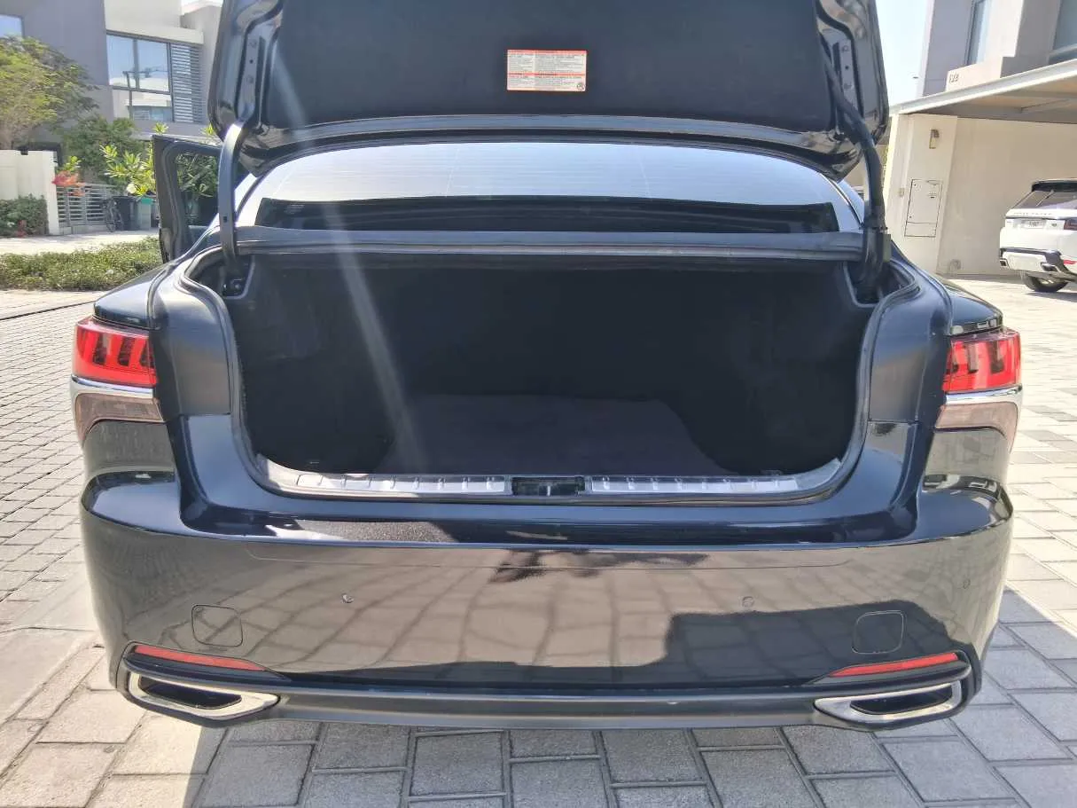 Car image 19