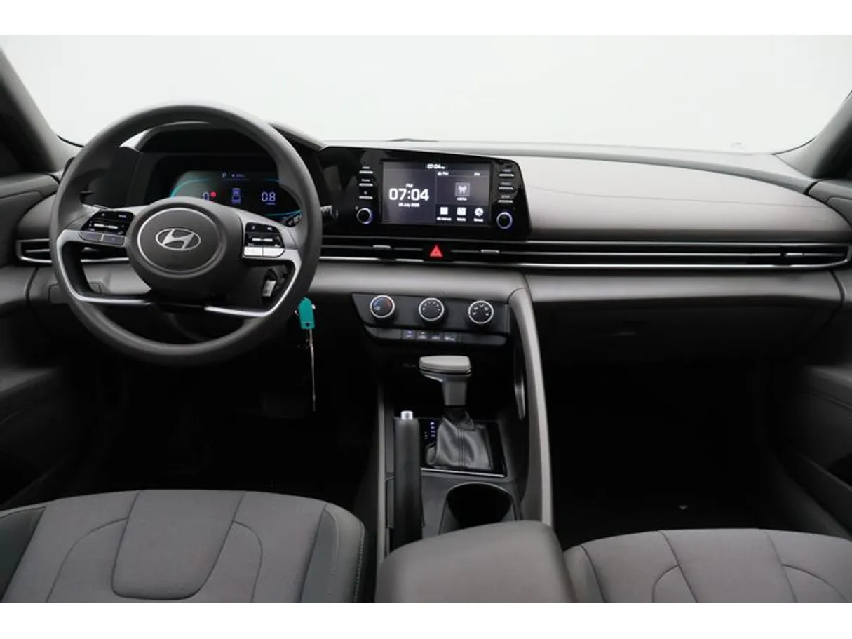 Car image 14