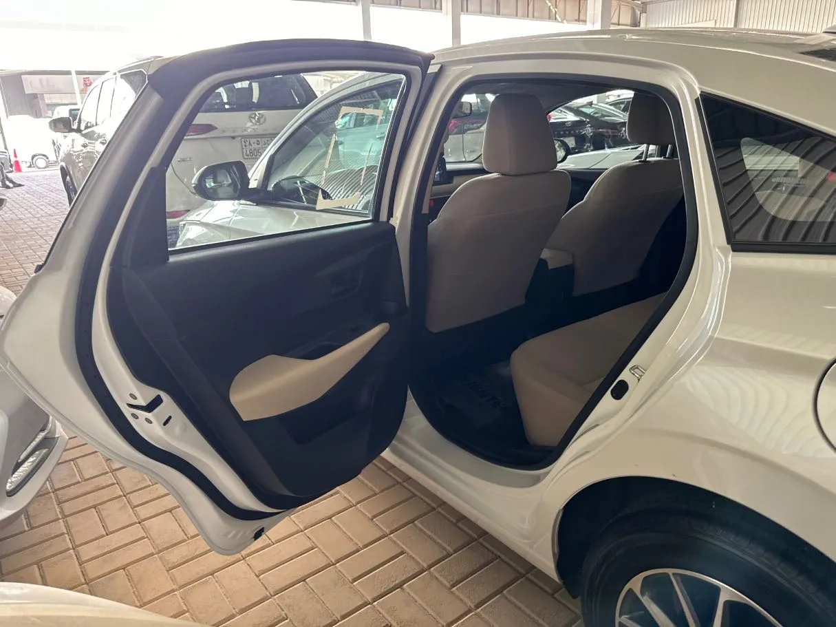 Car image 10