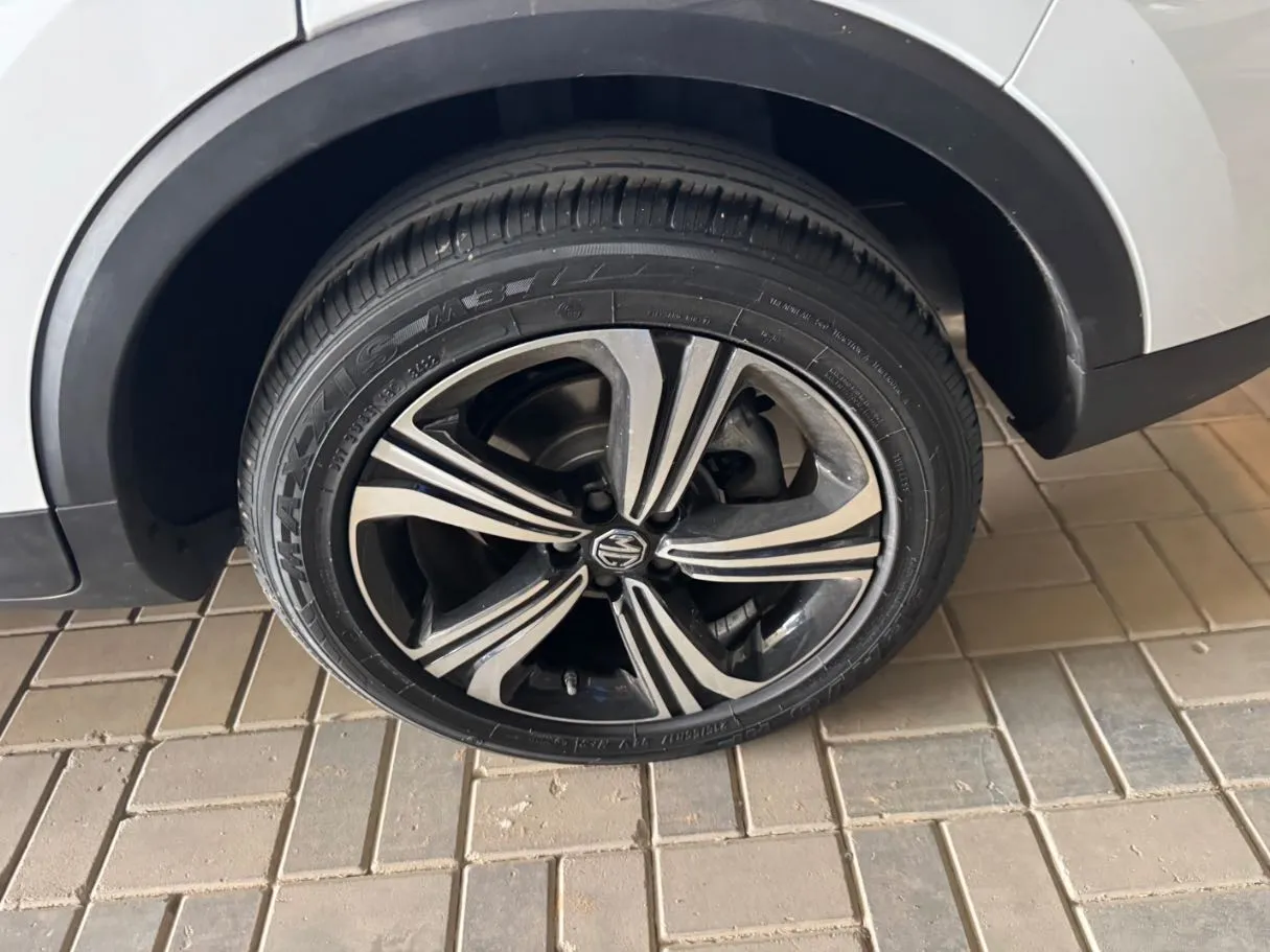 Car image 7