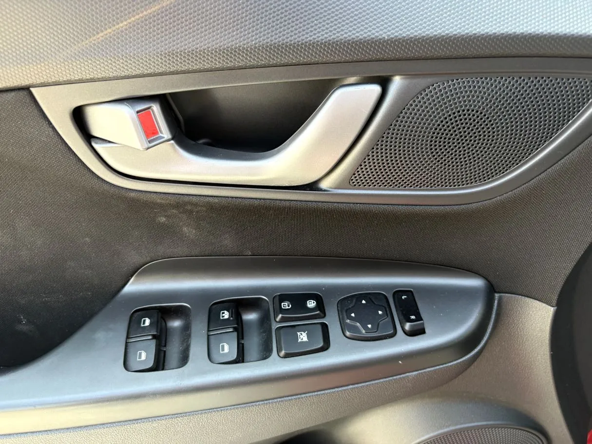 Car image 27