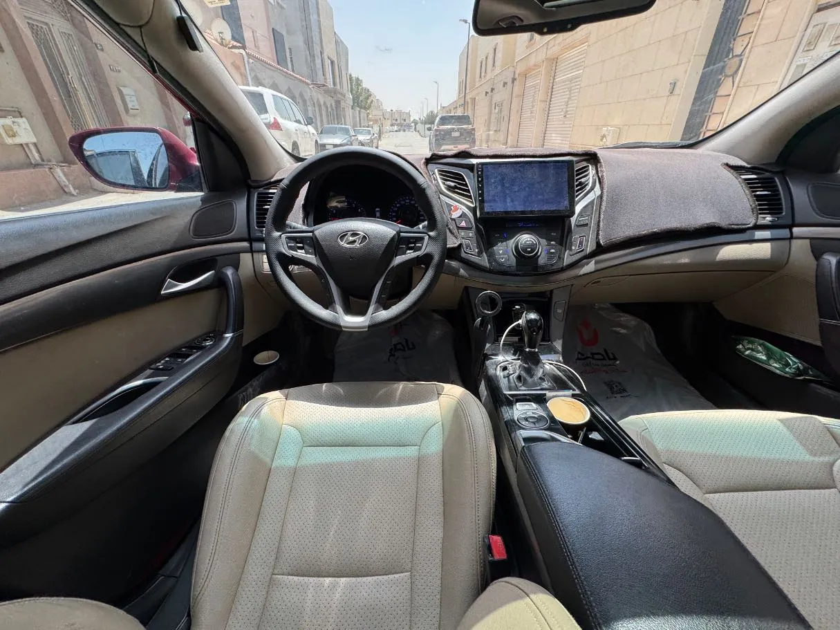 Car image 16
