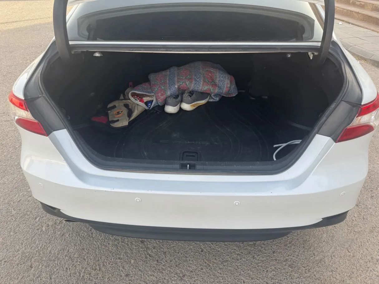 Car image 18