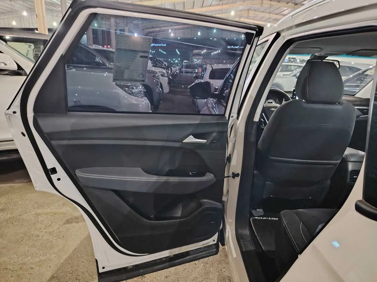 Car image 17