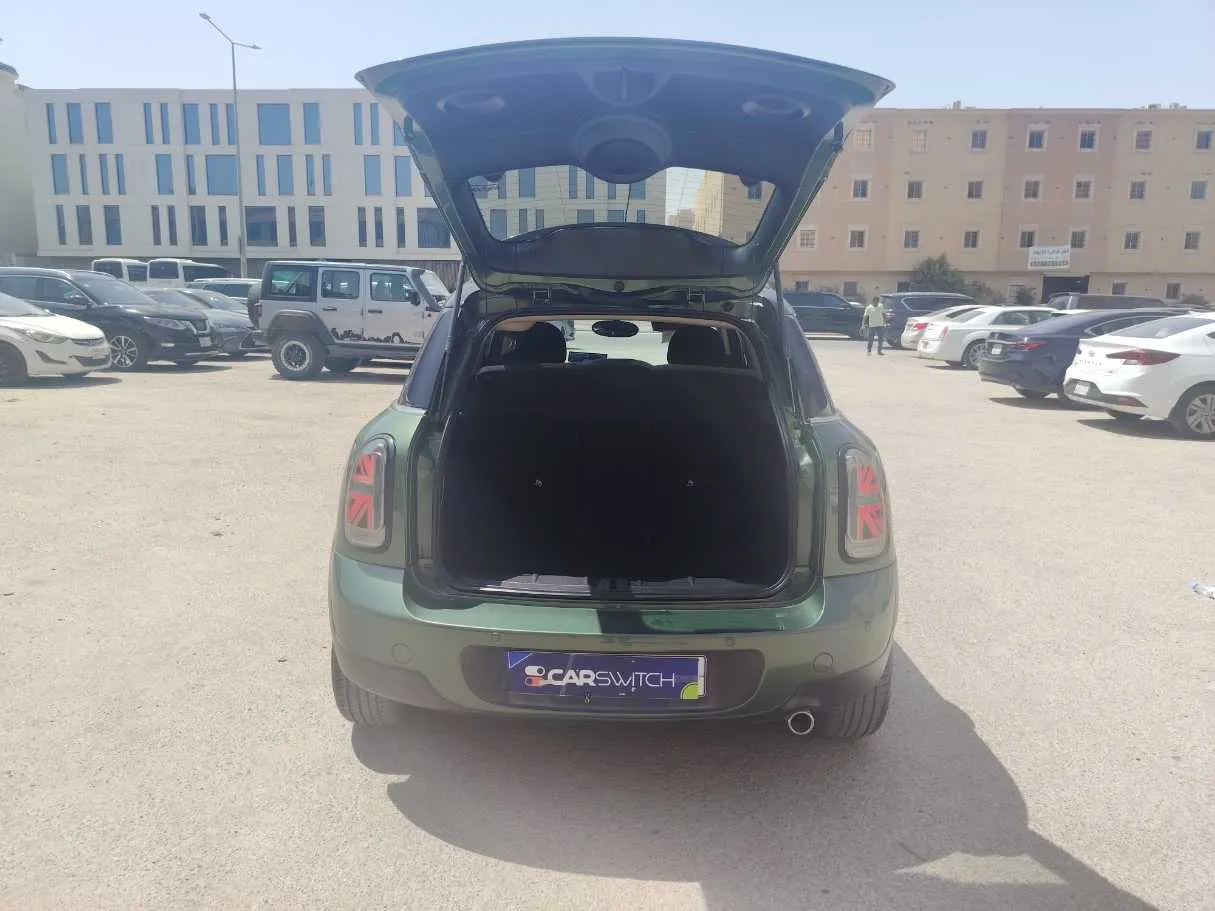 Car image 25