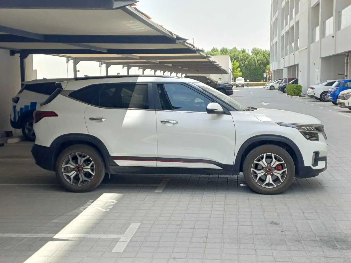 Car image 4