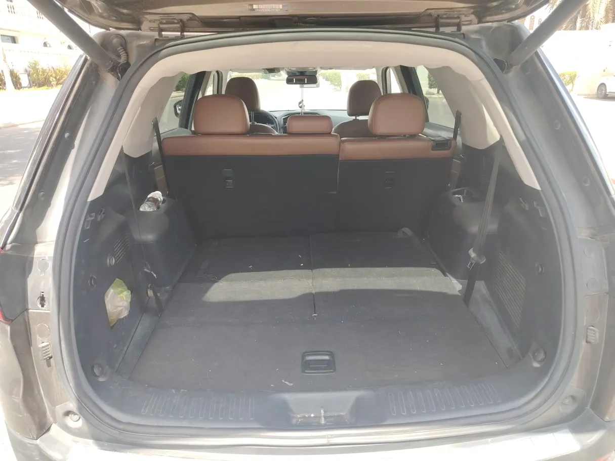 Car image 26