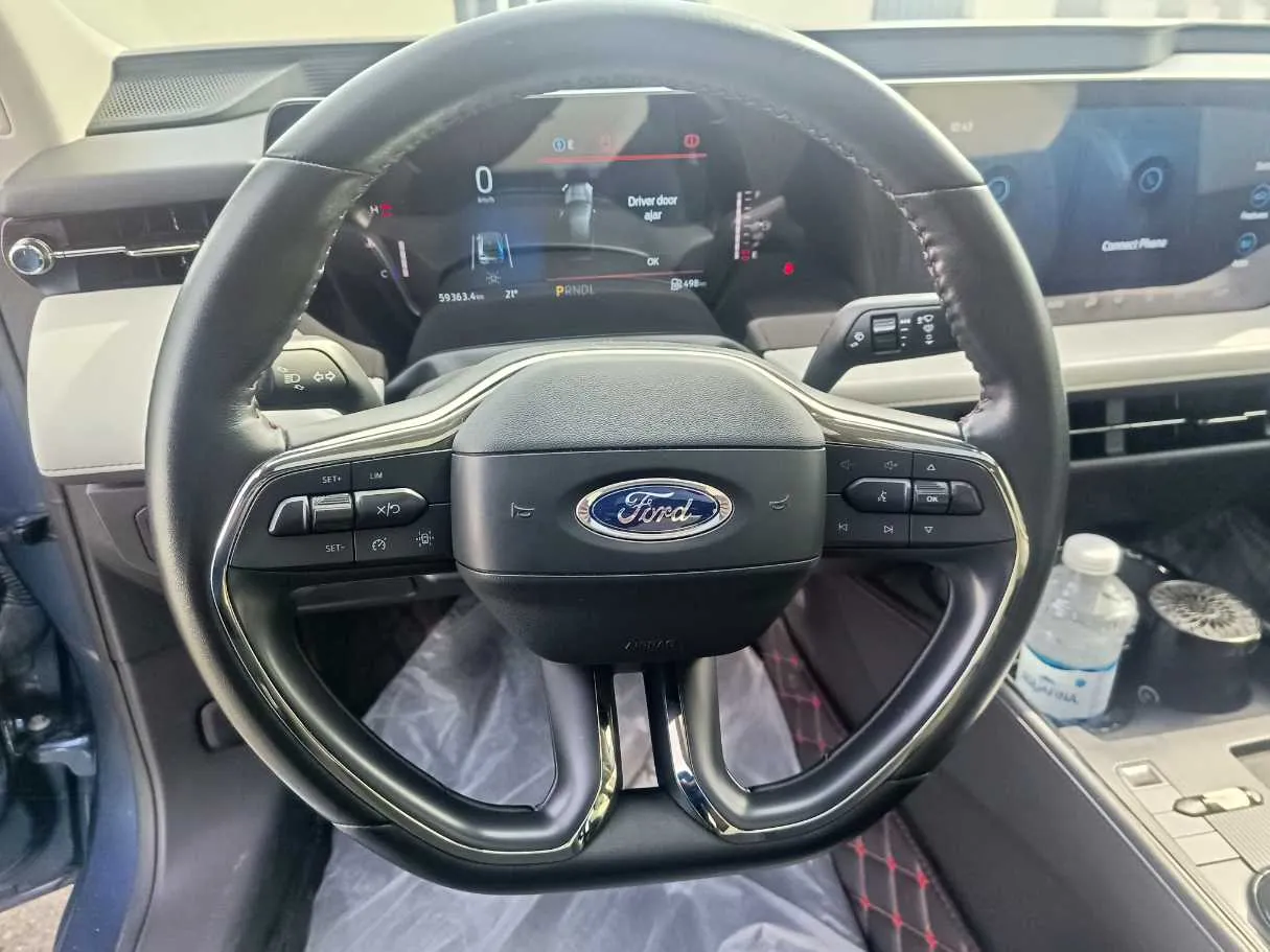 Car image 27