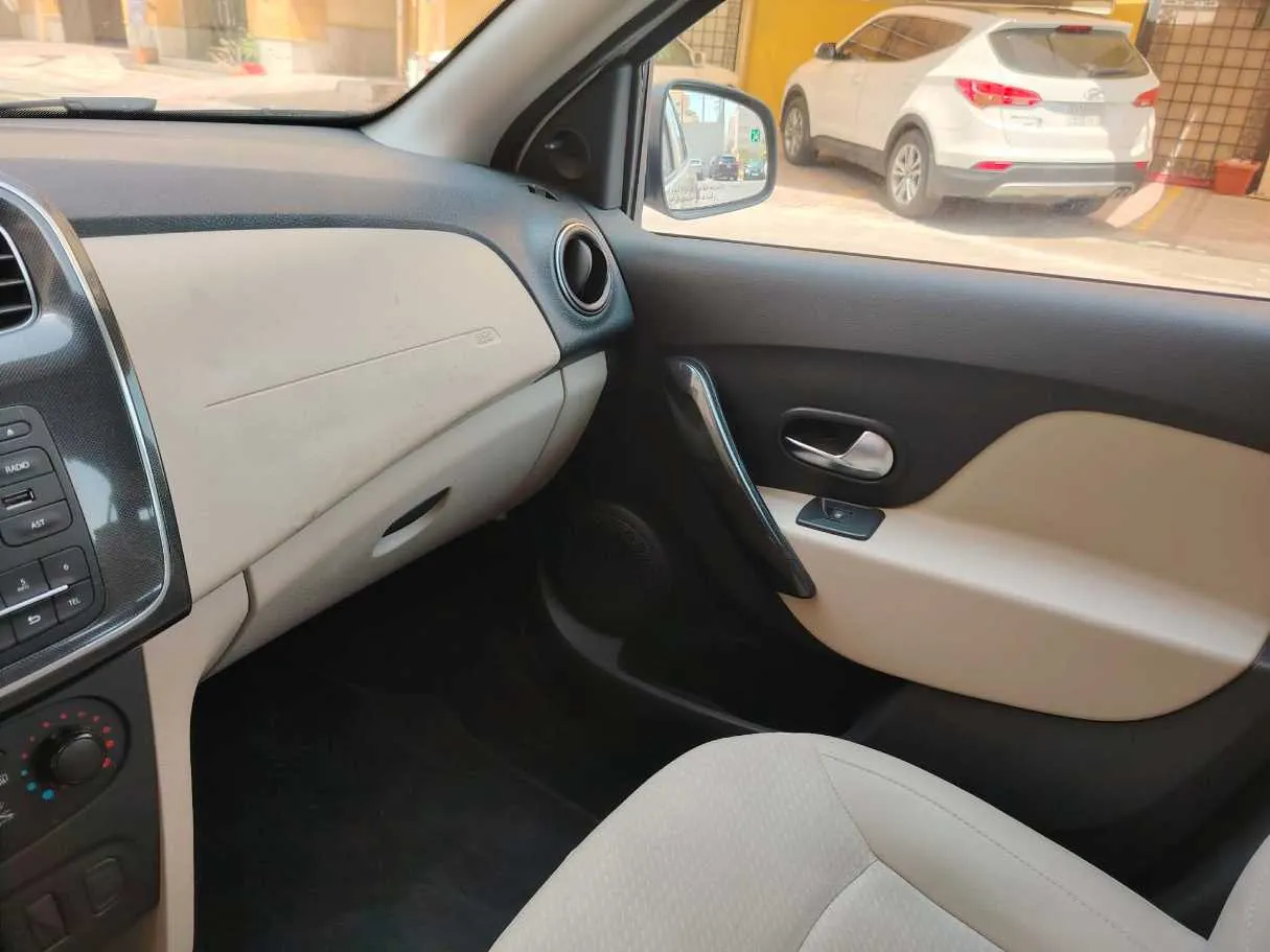 Car image 32