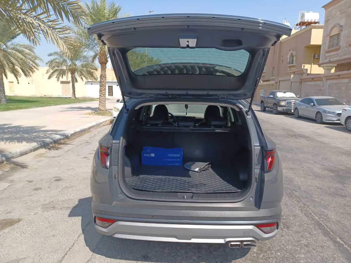 Car image 20