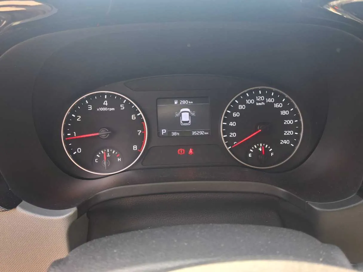 Car image 18