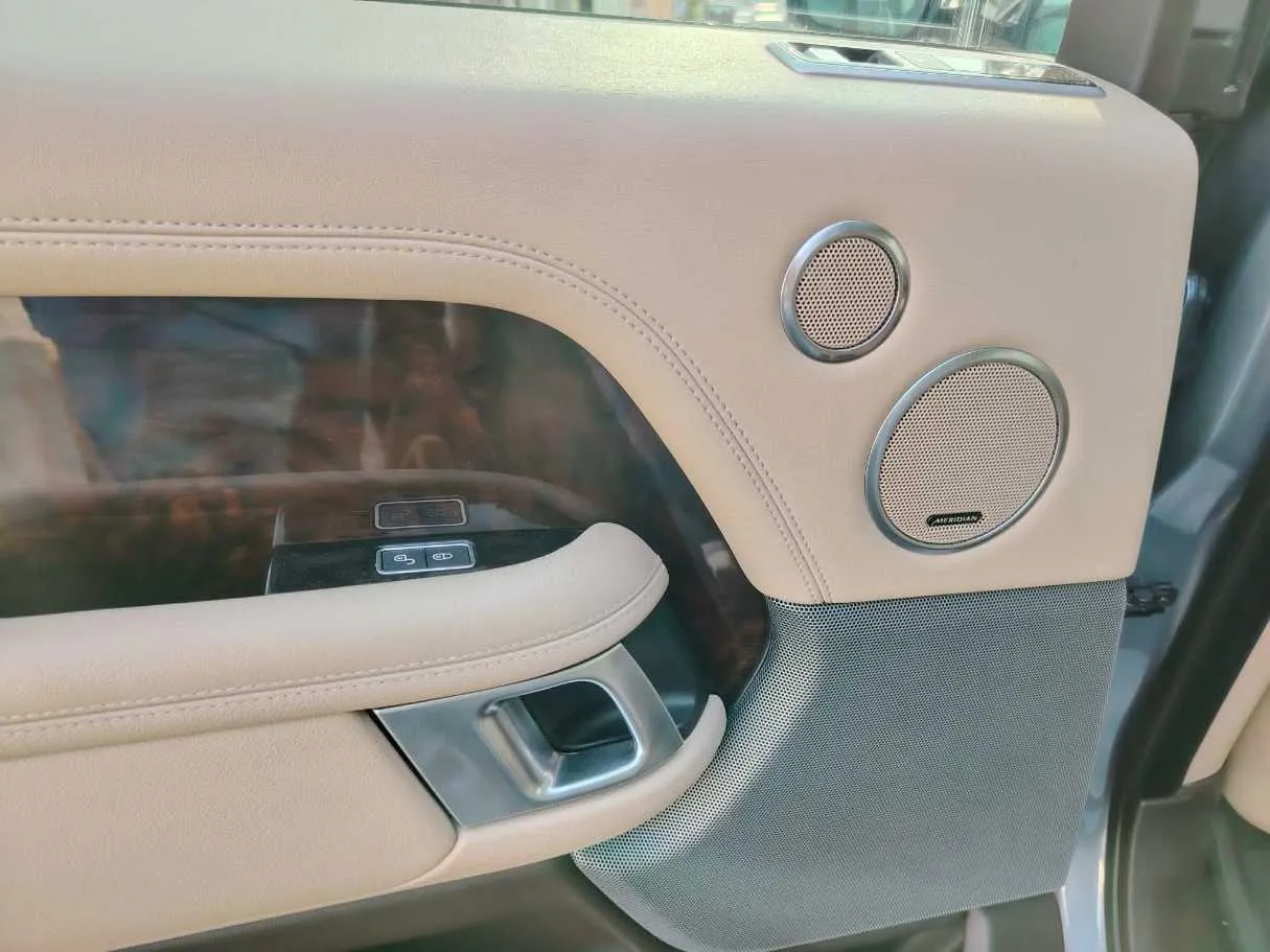 Car image 40