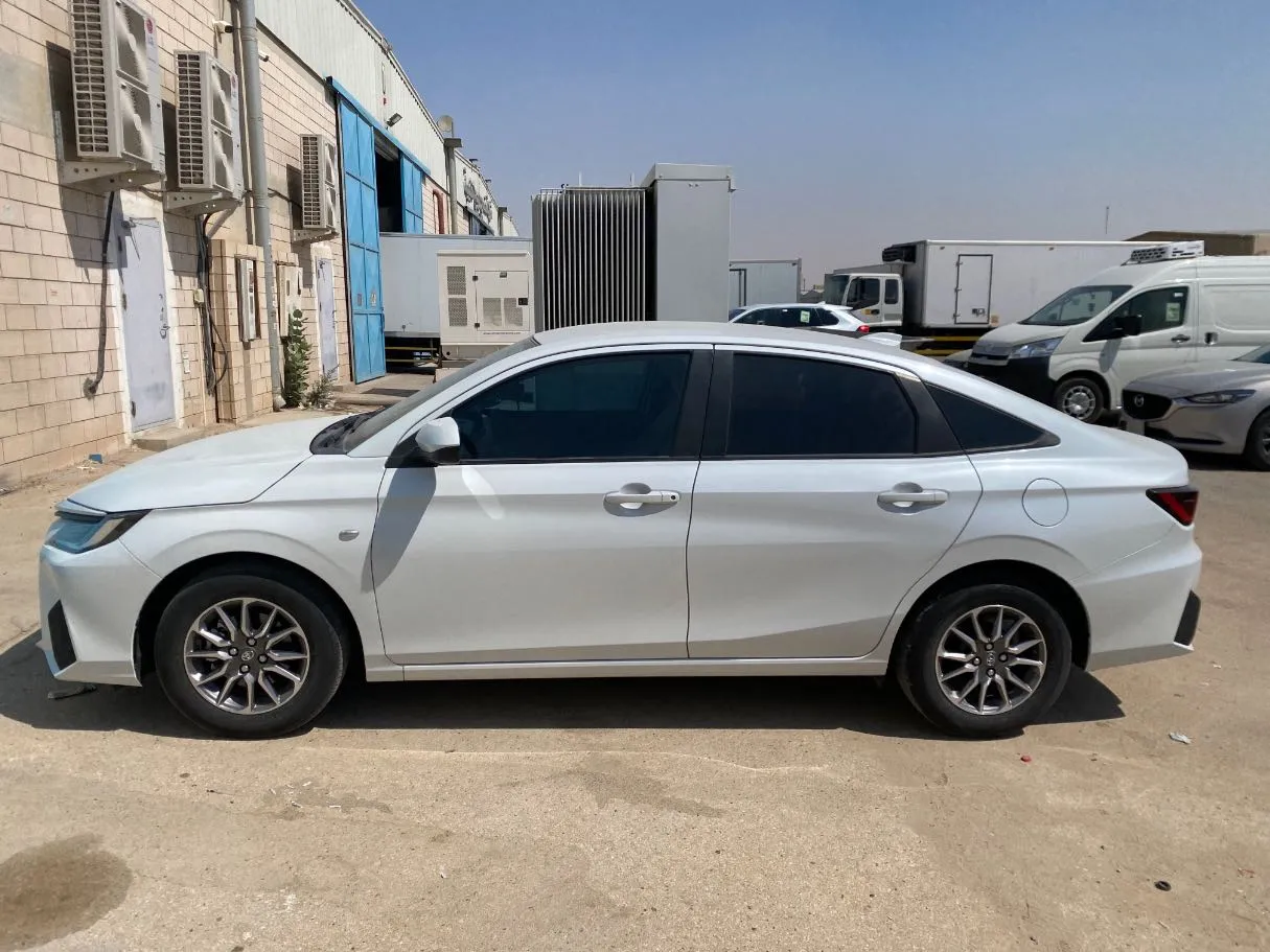 Car image 8