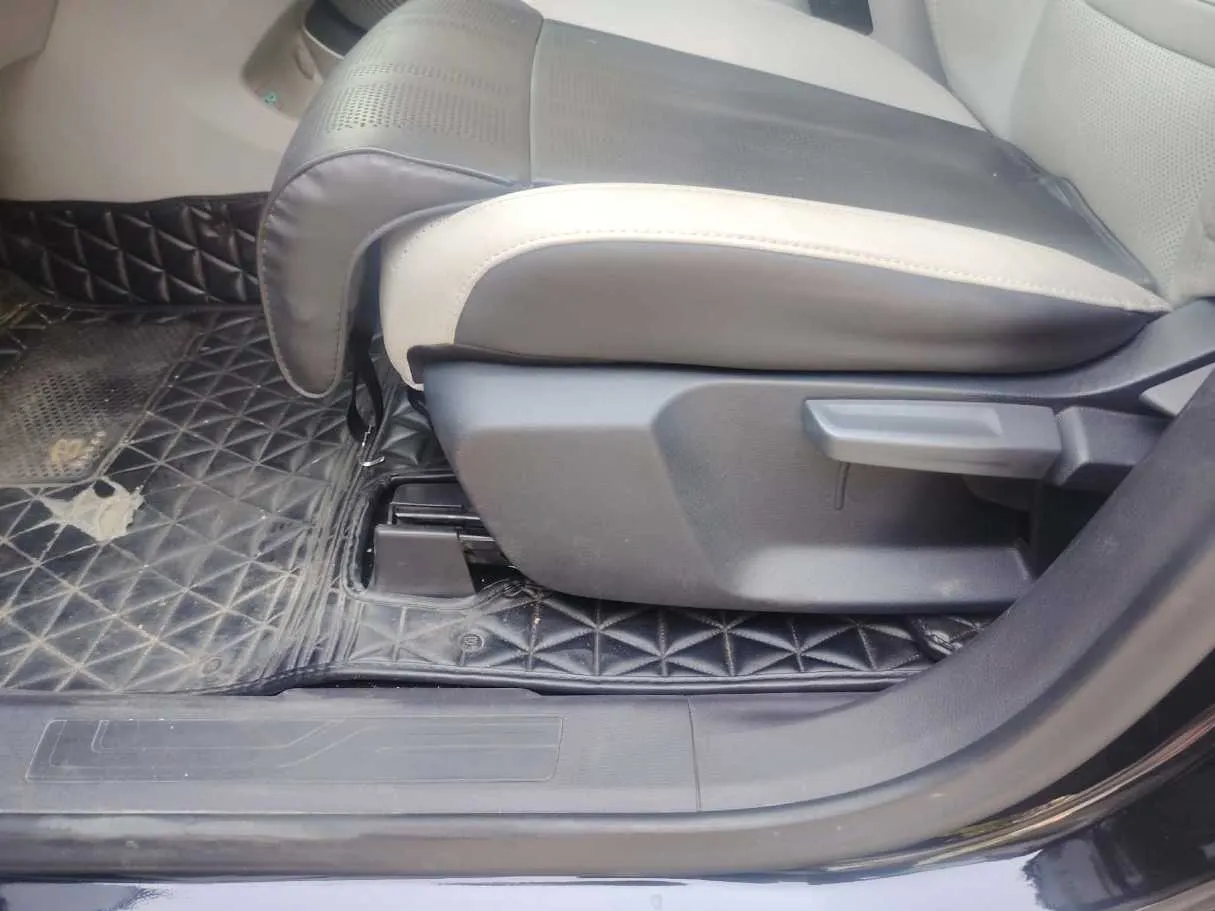 Car image 33