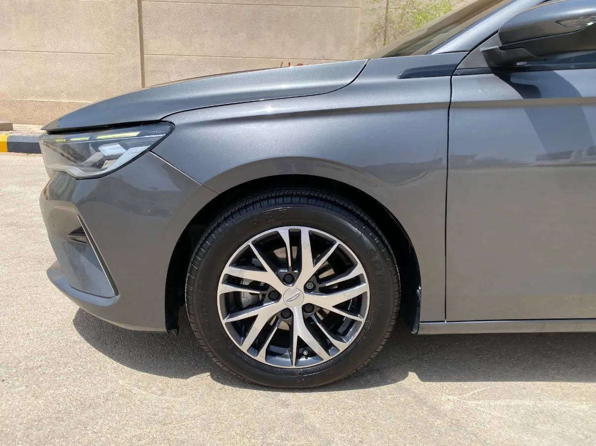 Car image 9