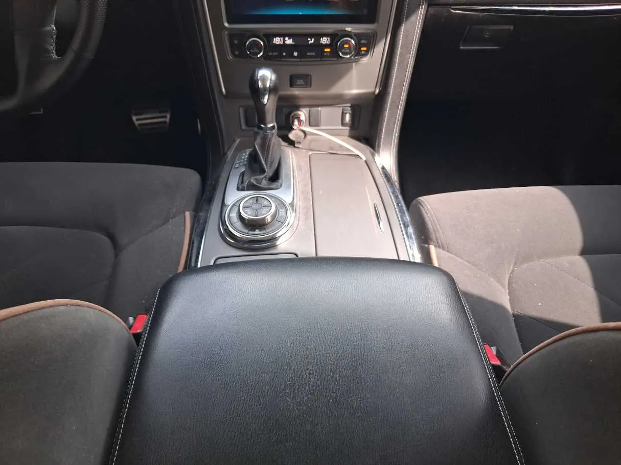 Car image 14