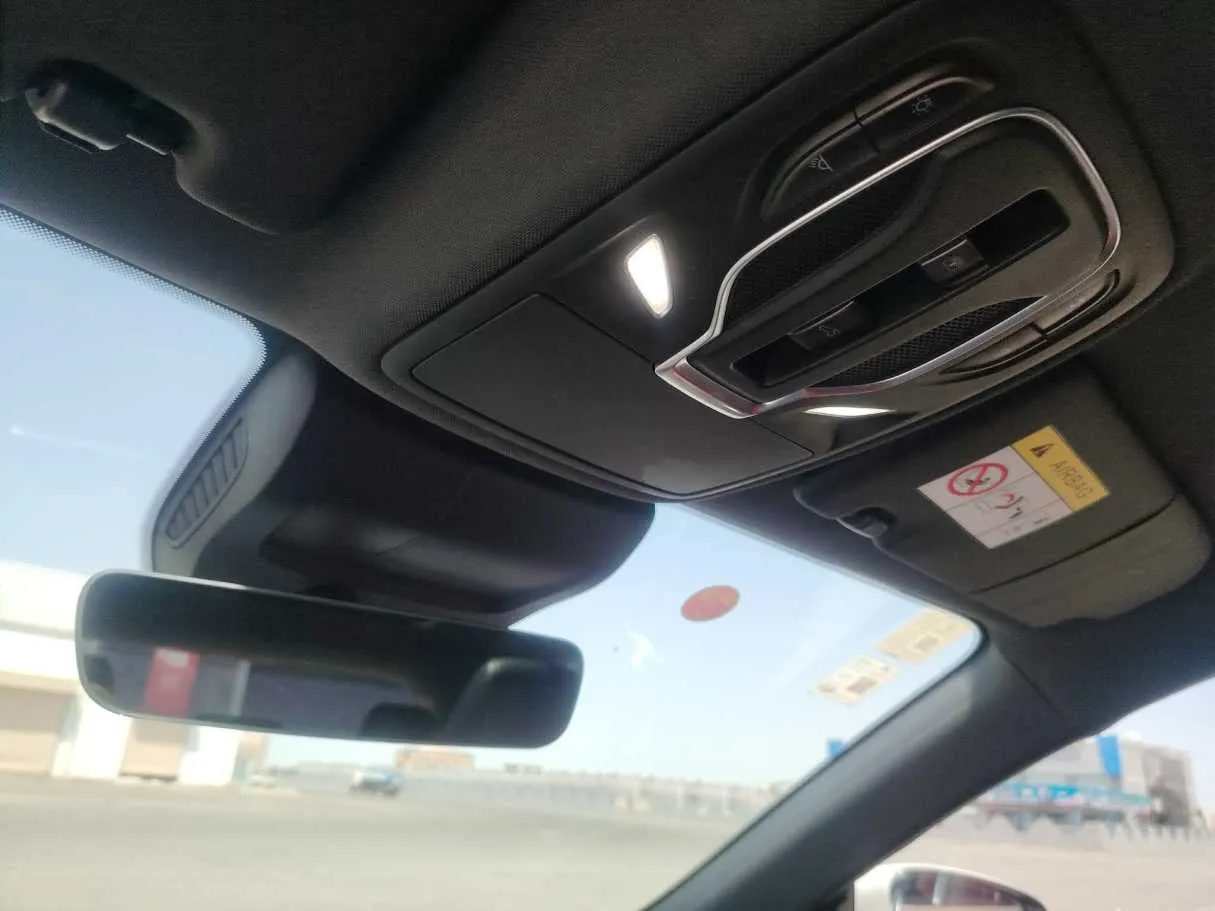Car image 36