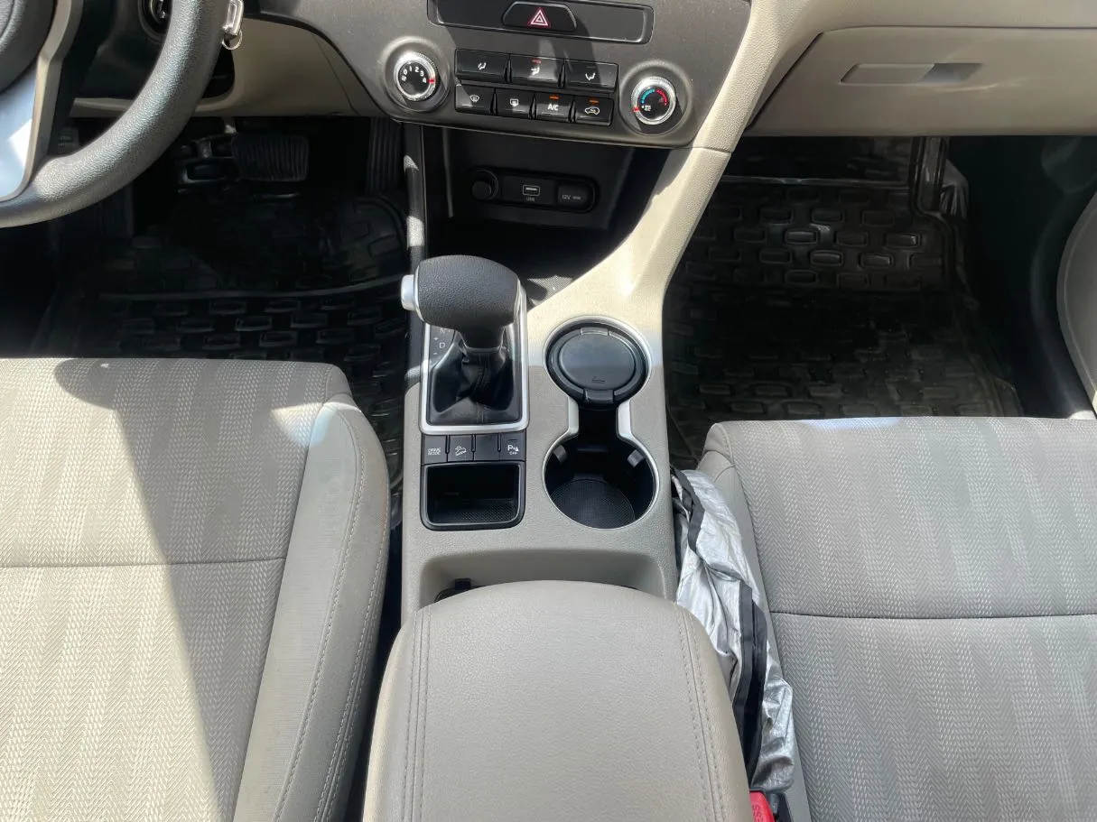 Car image 18