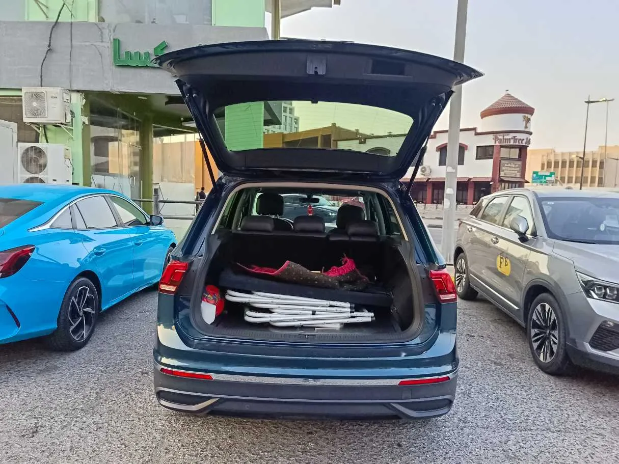Car image 25