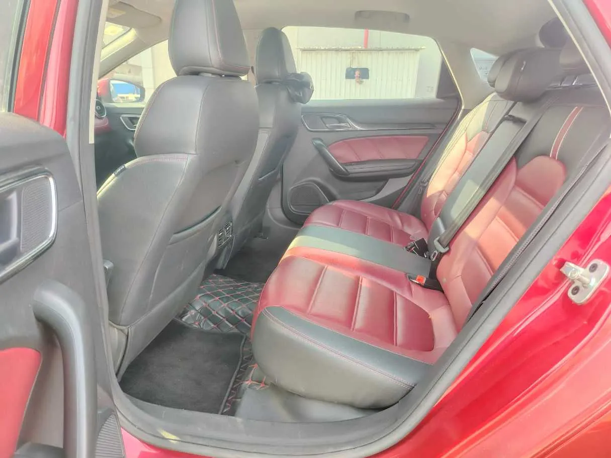 Car image 19