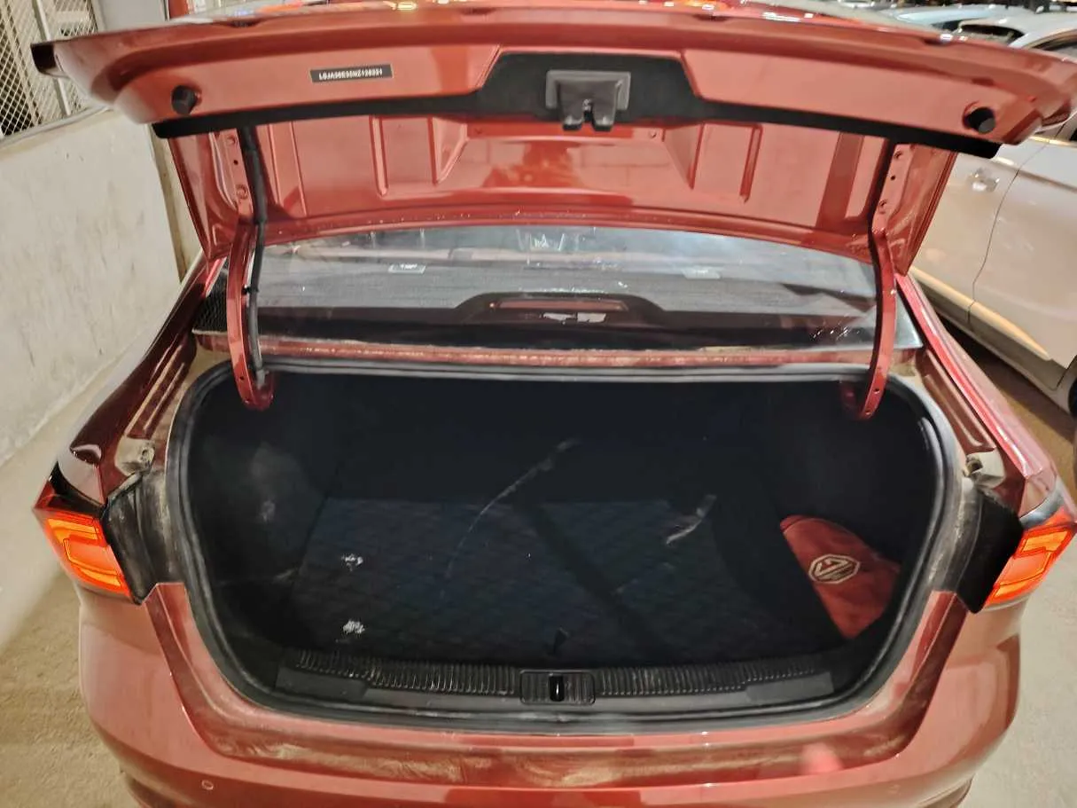 Car image 27