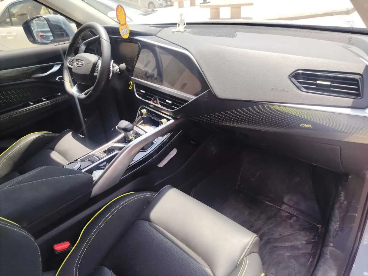 Car image 14
