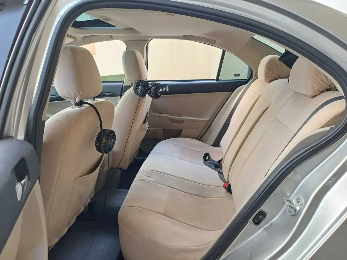 Car image 13