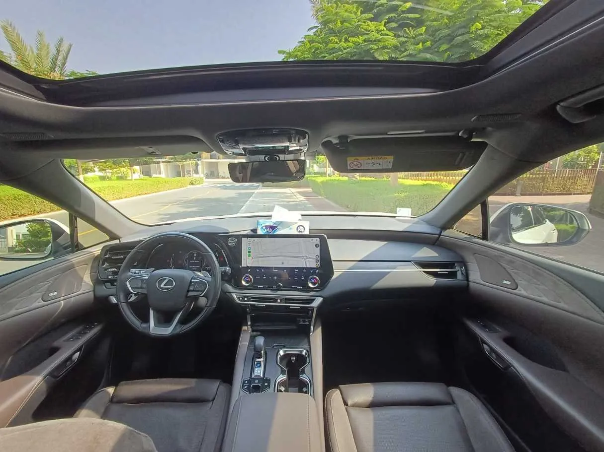 Car image 14