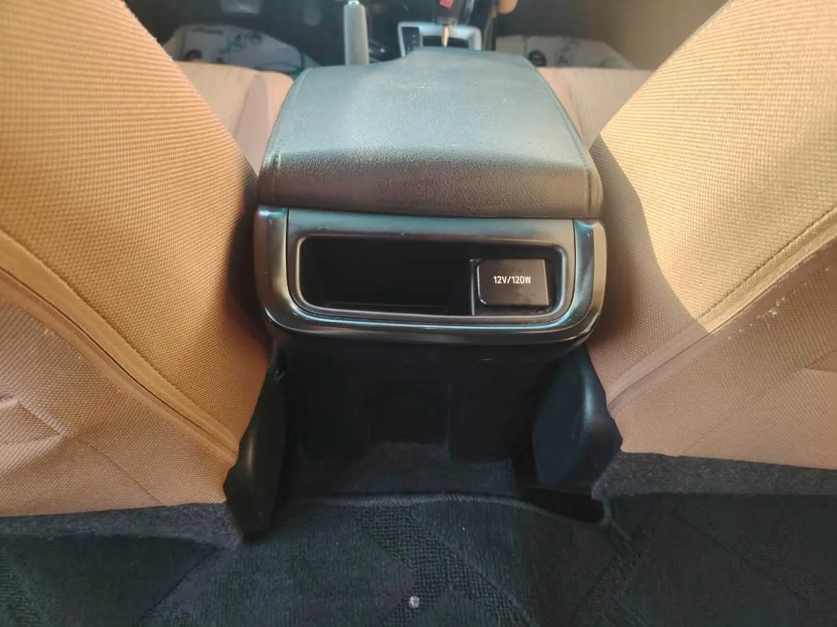 Car image 36