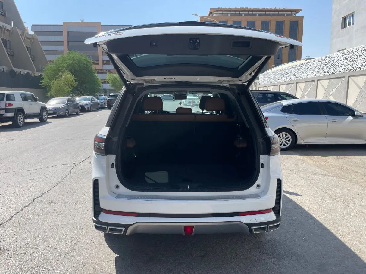 Car image 22