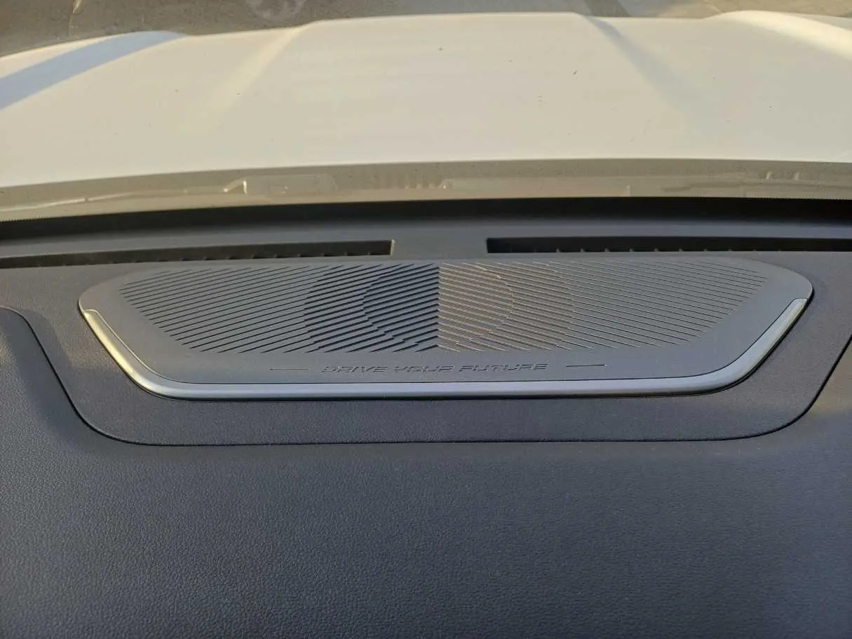 Car image 23
