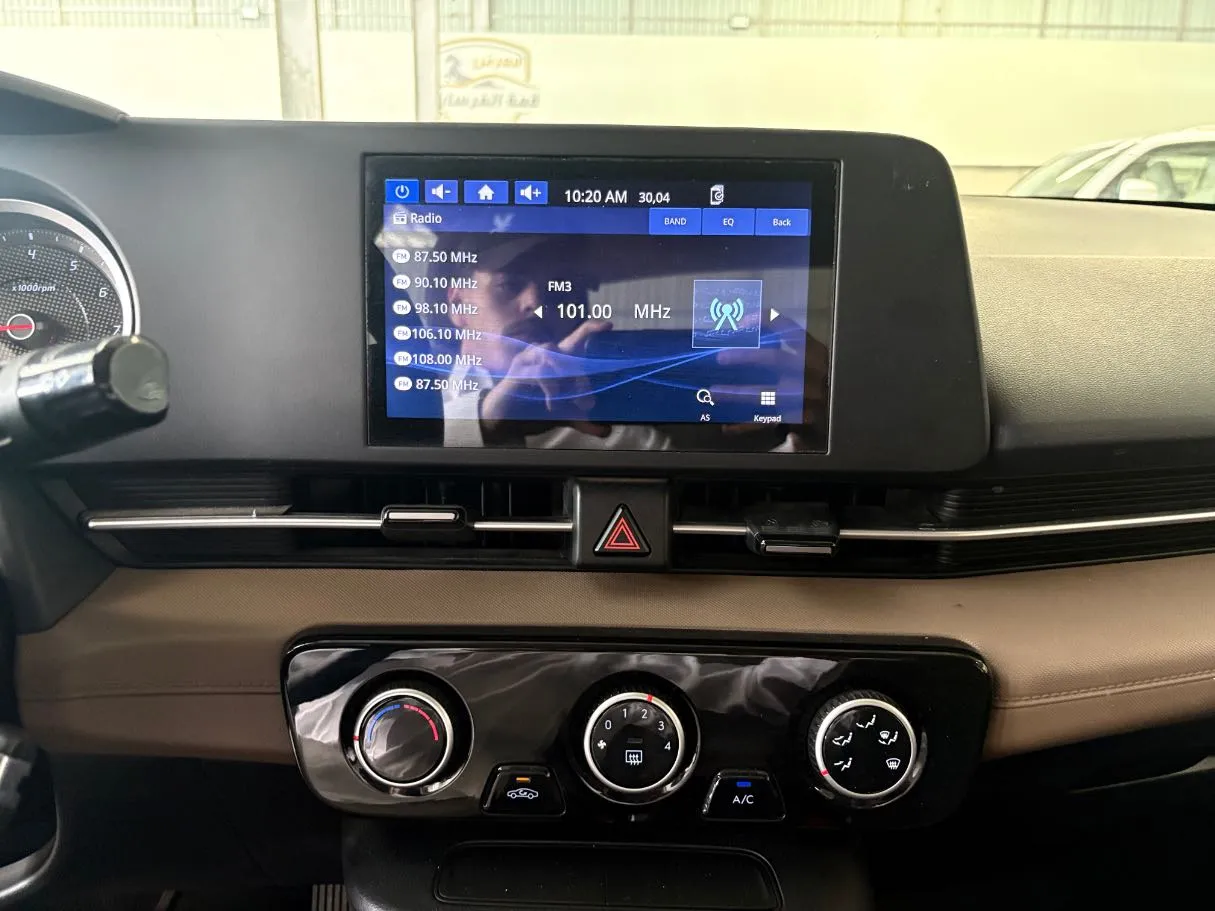 Car image 14
