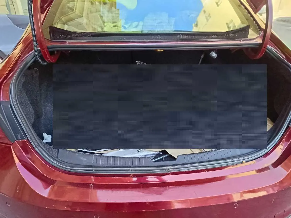 Car image 25