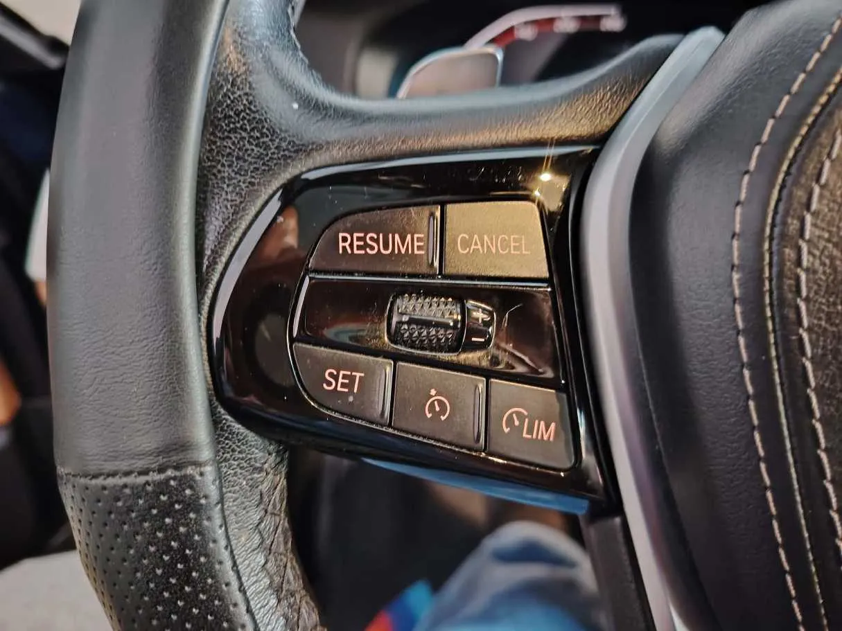 Car image 37