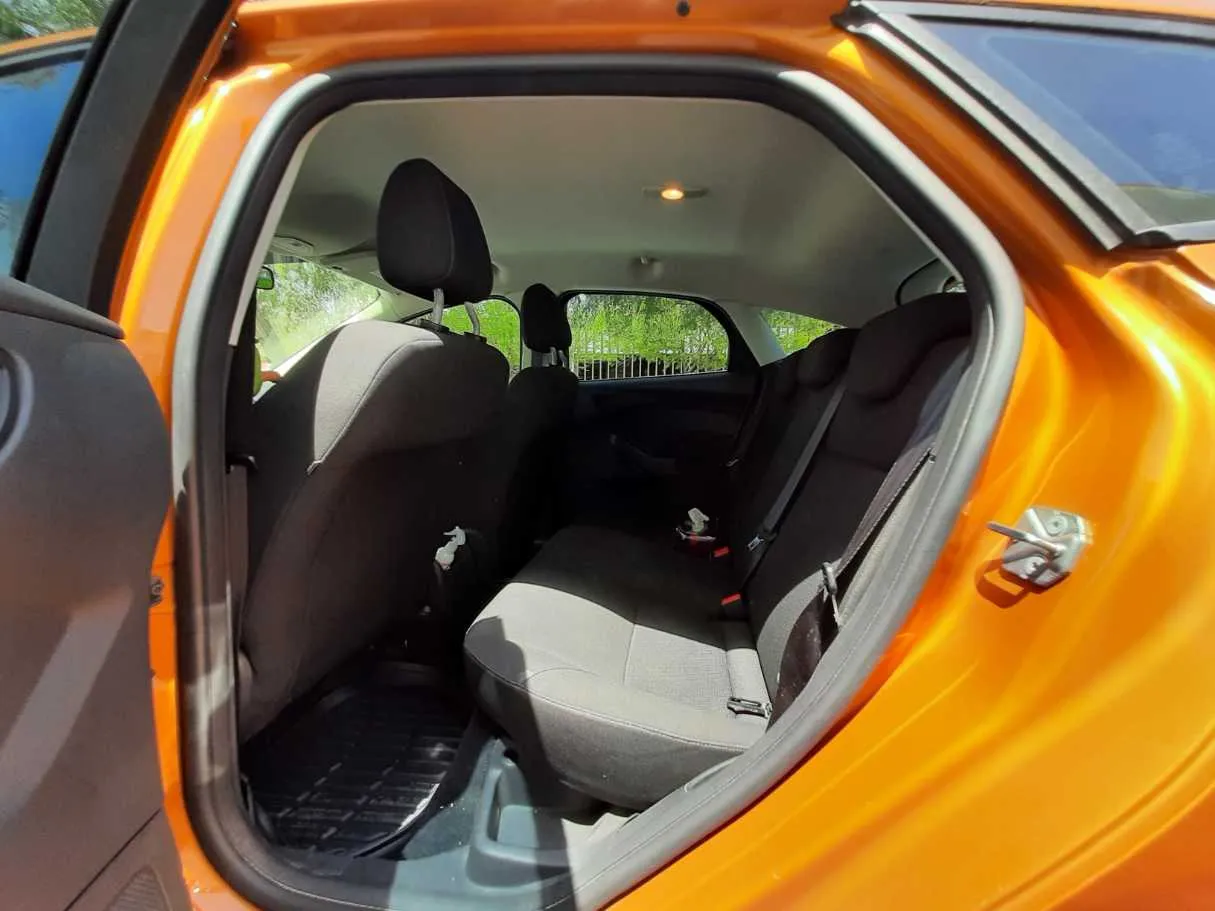 Car image 13