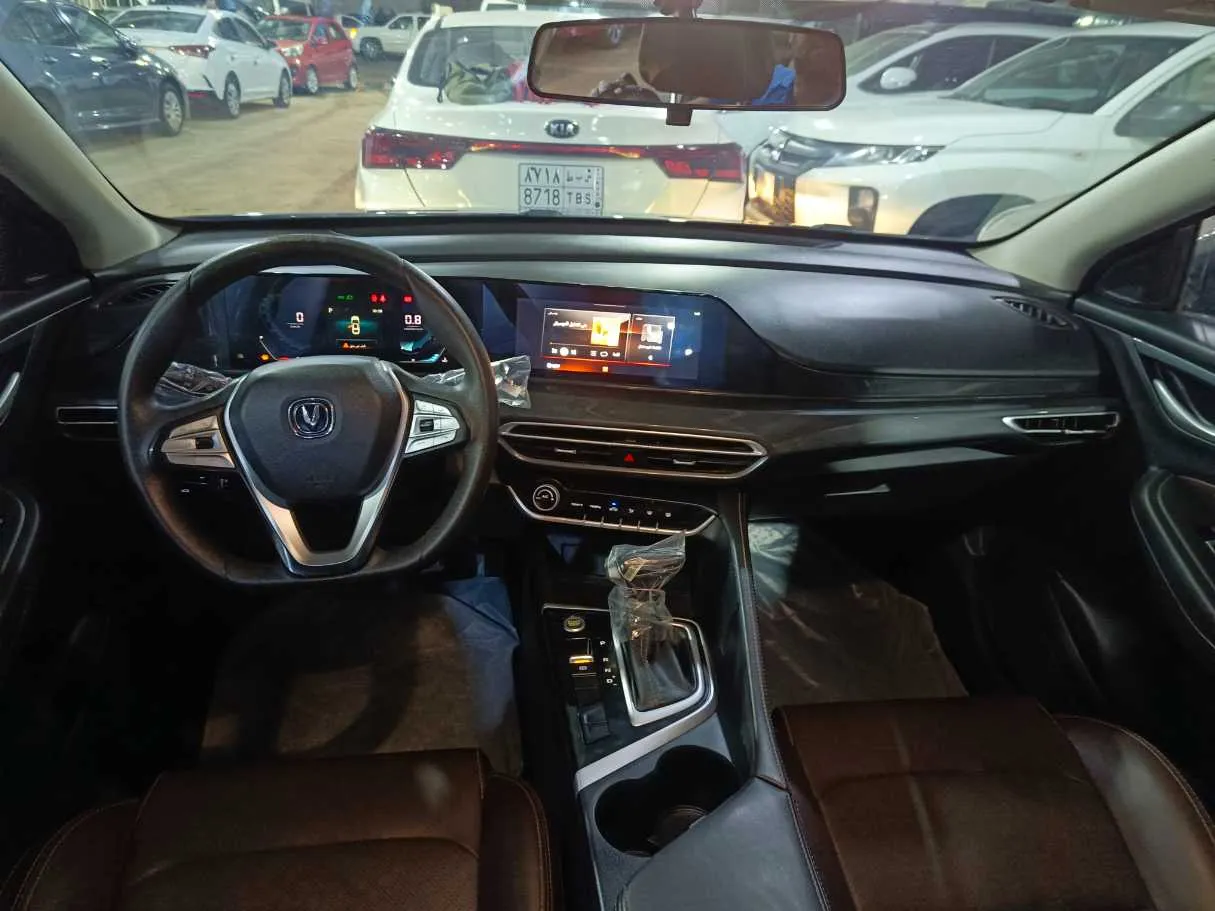 Car image 25