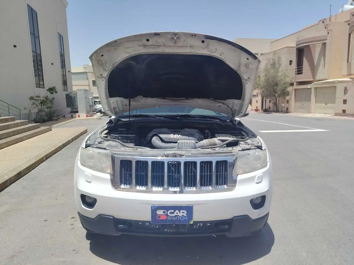 Car image 30