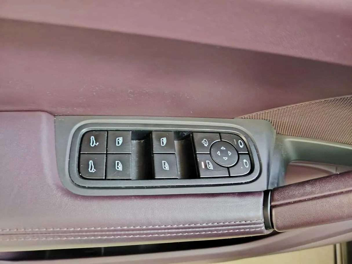 Car image 46