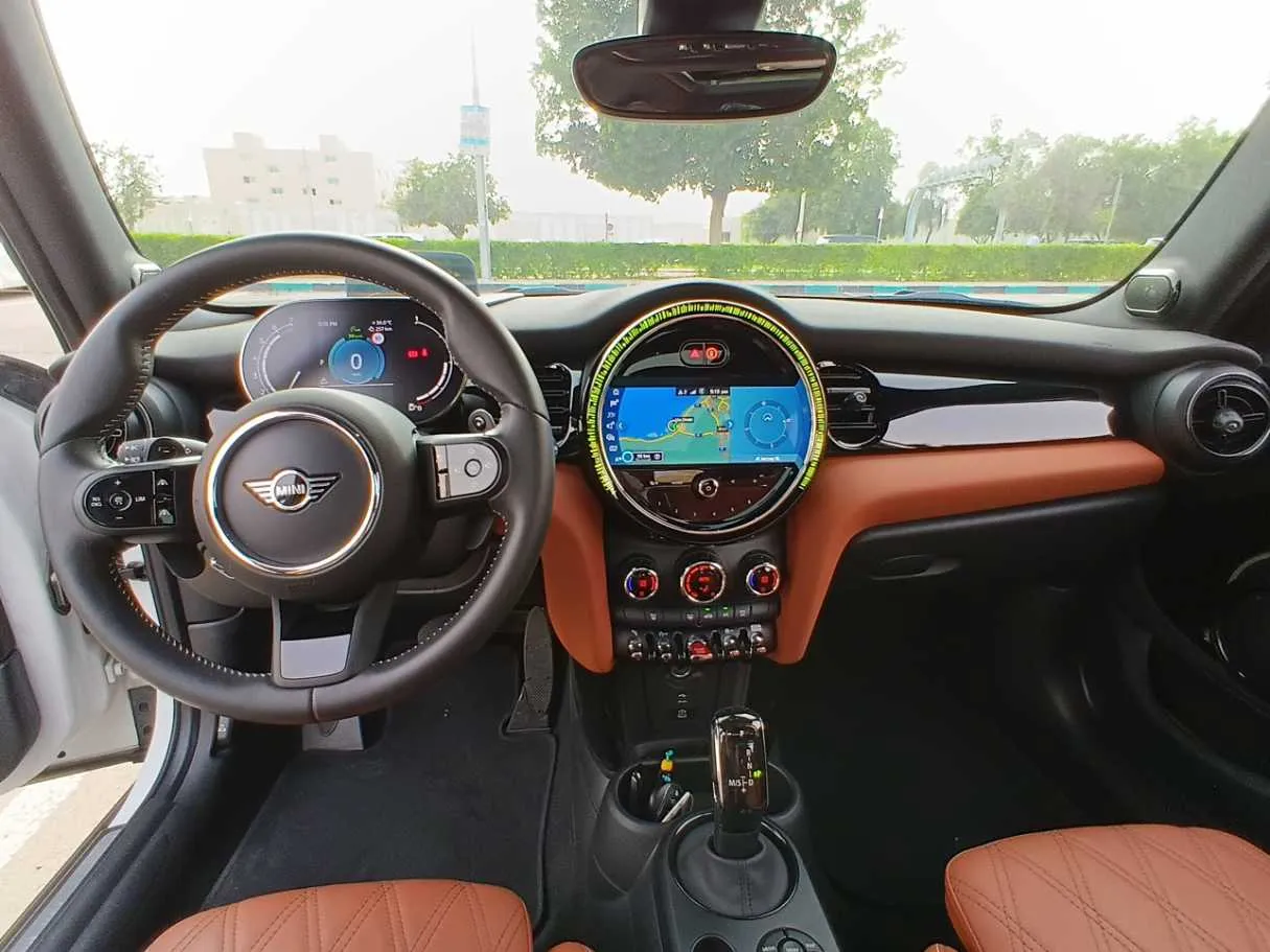 Car image 14